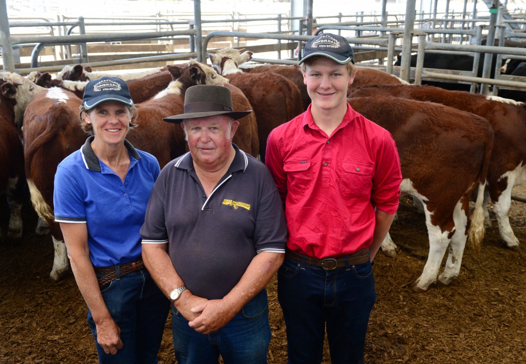 Bill Tyrer (centre)